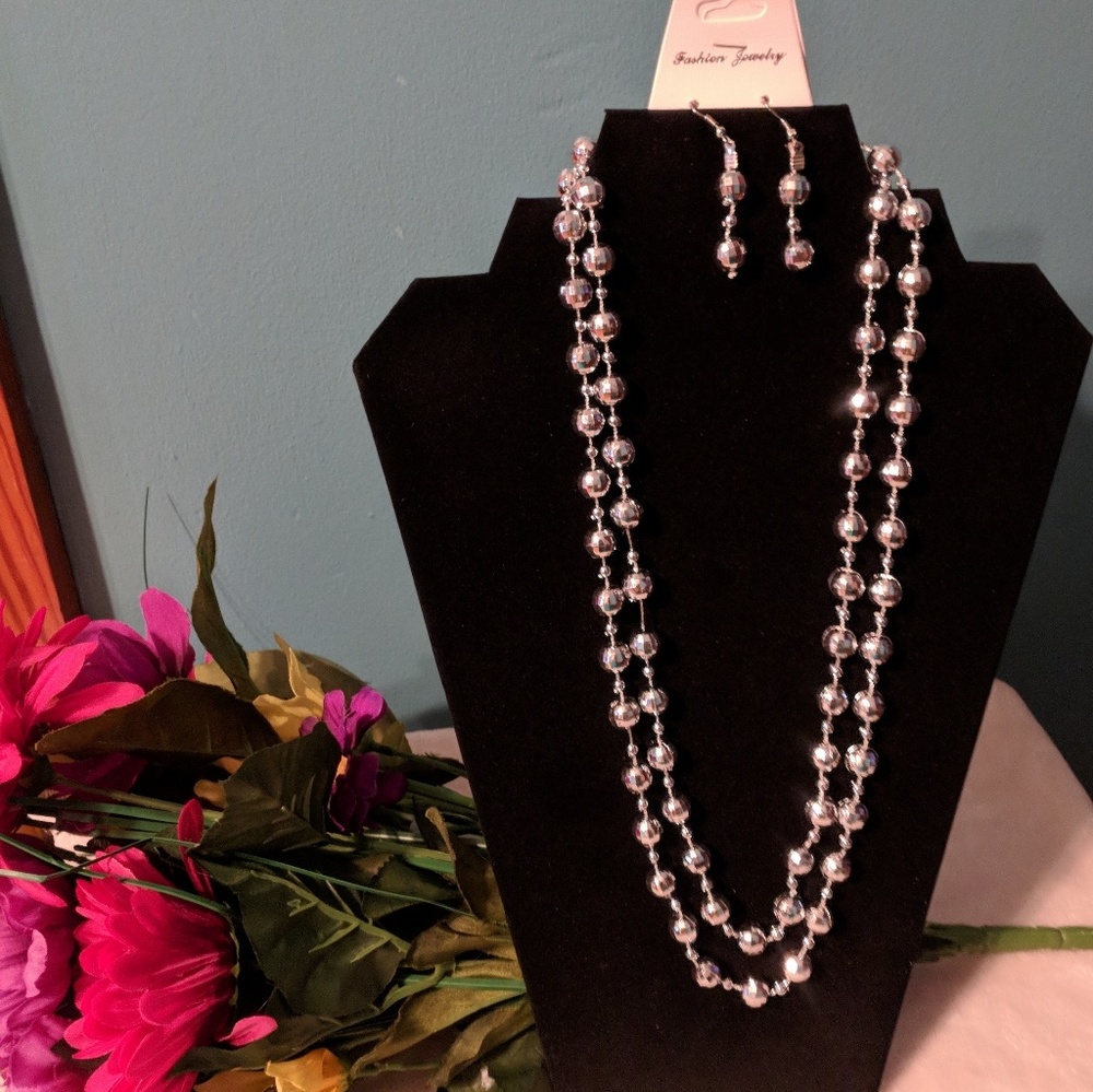 ♦️ B2G1FREE♦️ Earrings and Necklace